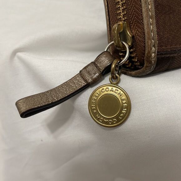 Coach Signature Brown Accordion Wallet with Satin Stripes in the interior - Picture 4 of 16